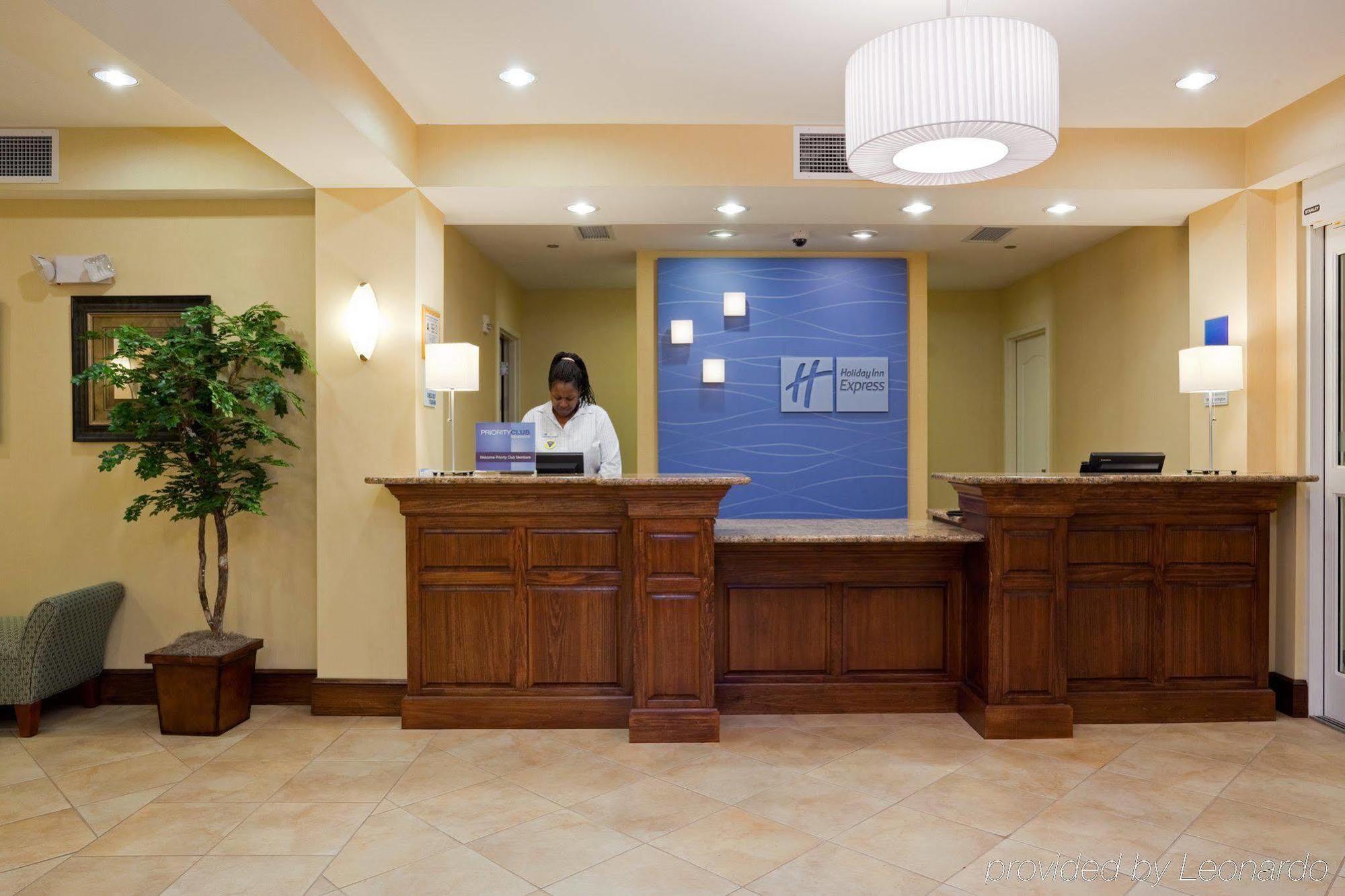 Holiday Inn Express Hotel & Suites Greensboro - Airport Area By Ihg Exterior photo