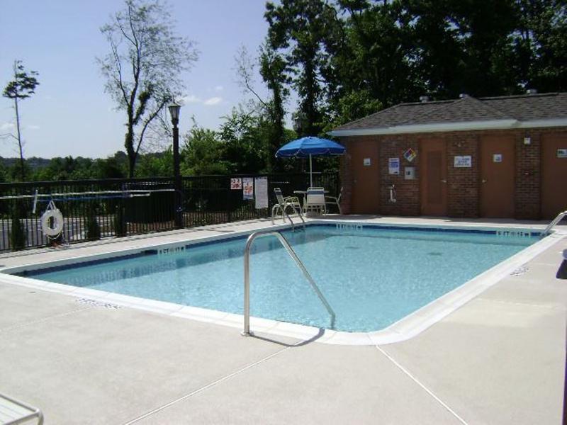 Holiday Inn Express Hotel & Suites Greensboro - Airport Area By Ihg Exterior photo
